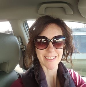 Meet your Posher, Laurie